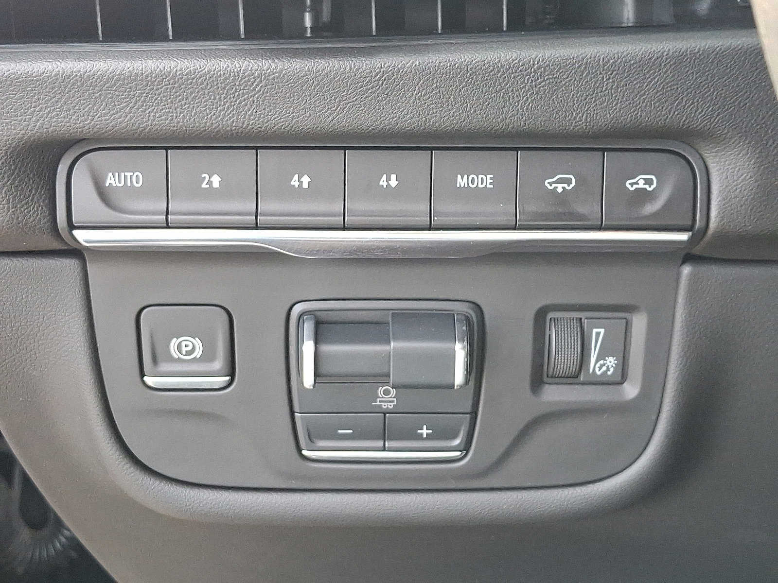 Used 2025 Cadillac Escalade ESV Sport w/ Touring Package AWD/4WD image 31