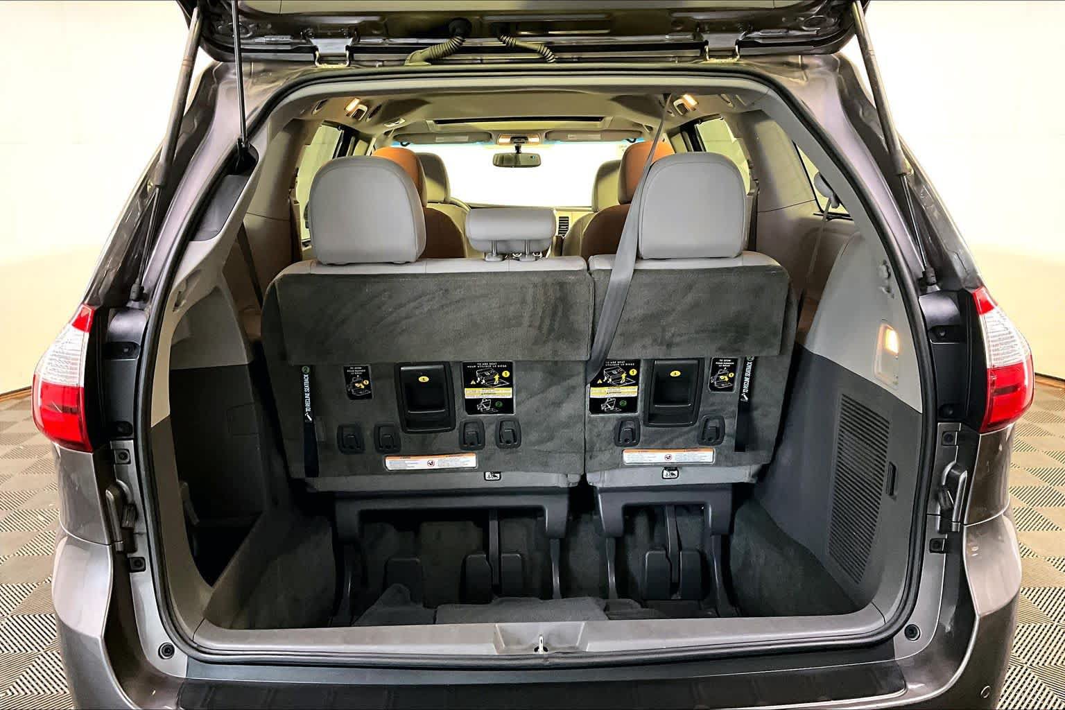 Used 2017 Toyota Sienna XLE w/ XLE Navigation Package AWD/4WD image 36