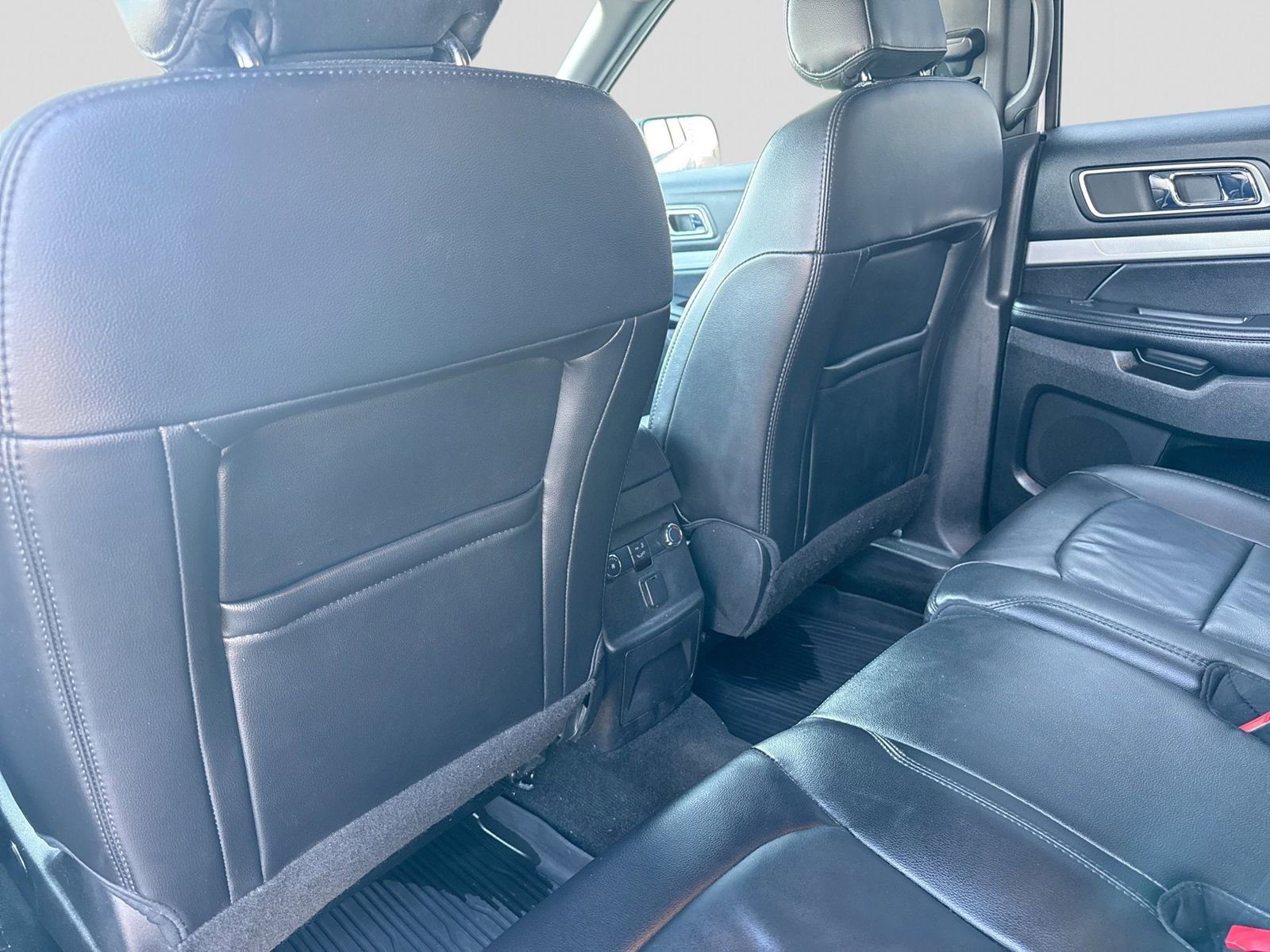 Used 2017 Ford Explorer XLT w/ Equipment Group 202A image 19