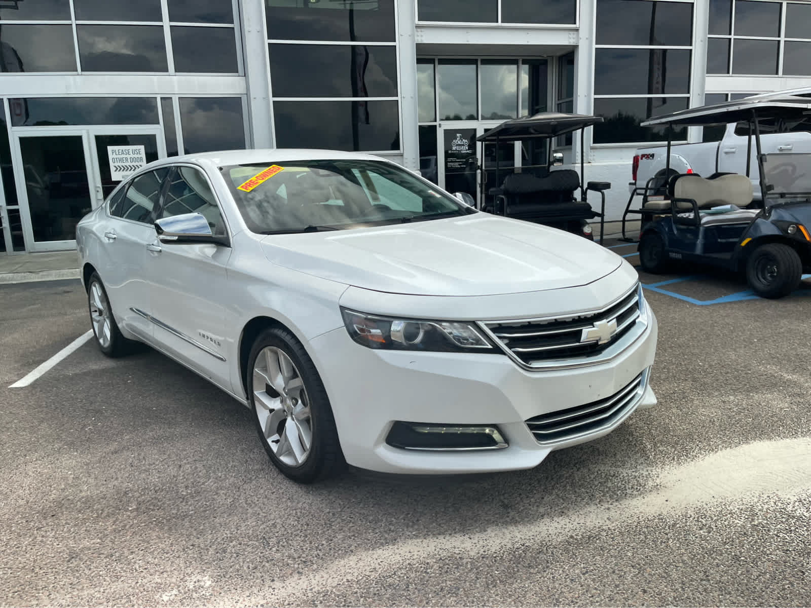 Used 2017 Chevrolet Impala Premier w/ Enhanced Convenience Package FWD image 3