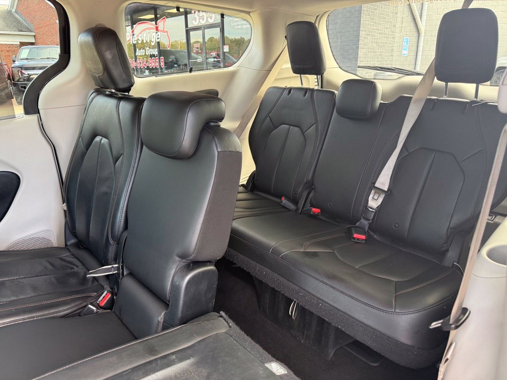 Used 2019 Chrysler Pacifica Touring-L Plus w/ Advanced Safetytec Group FWD image 16