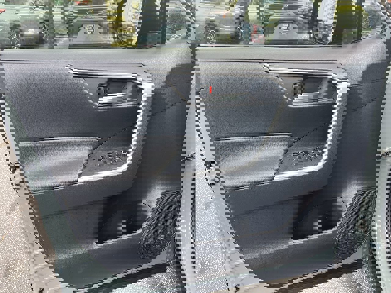 Used 2021 Toyota RAV4 XLE Premium image 14