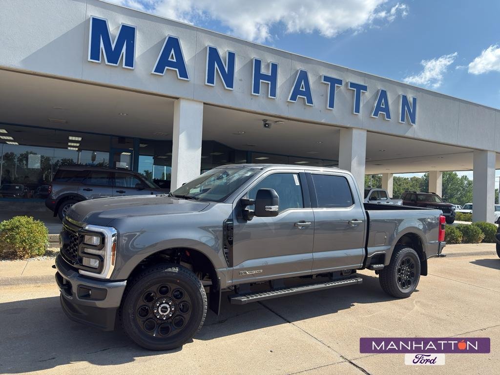 New 2026 Ford F250 Lariat w/ Black Appearance Package
