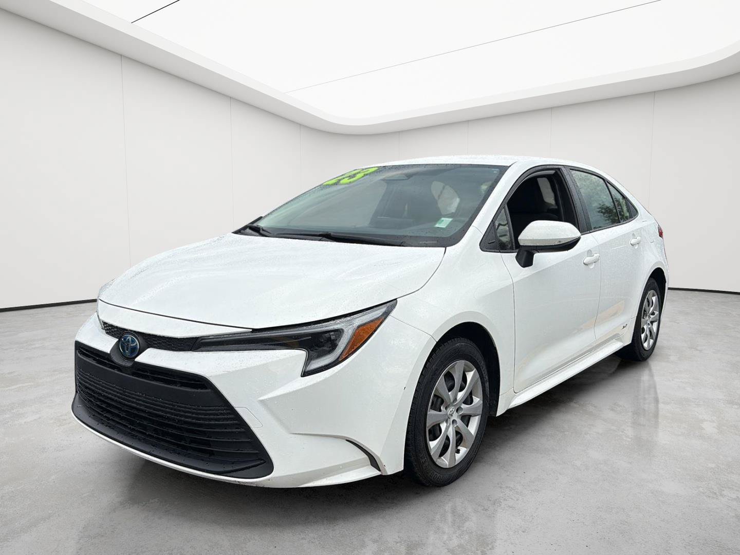 Used 2023 Toyota Corolla LE AWD/4WD image 3
