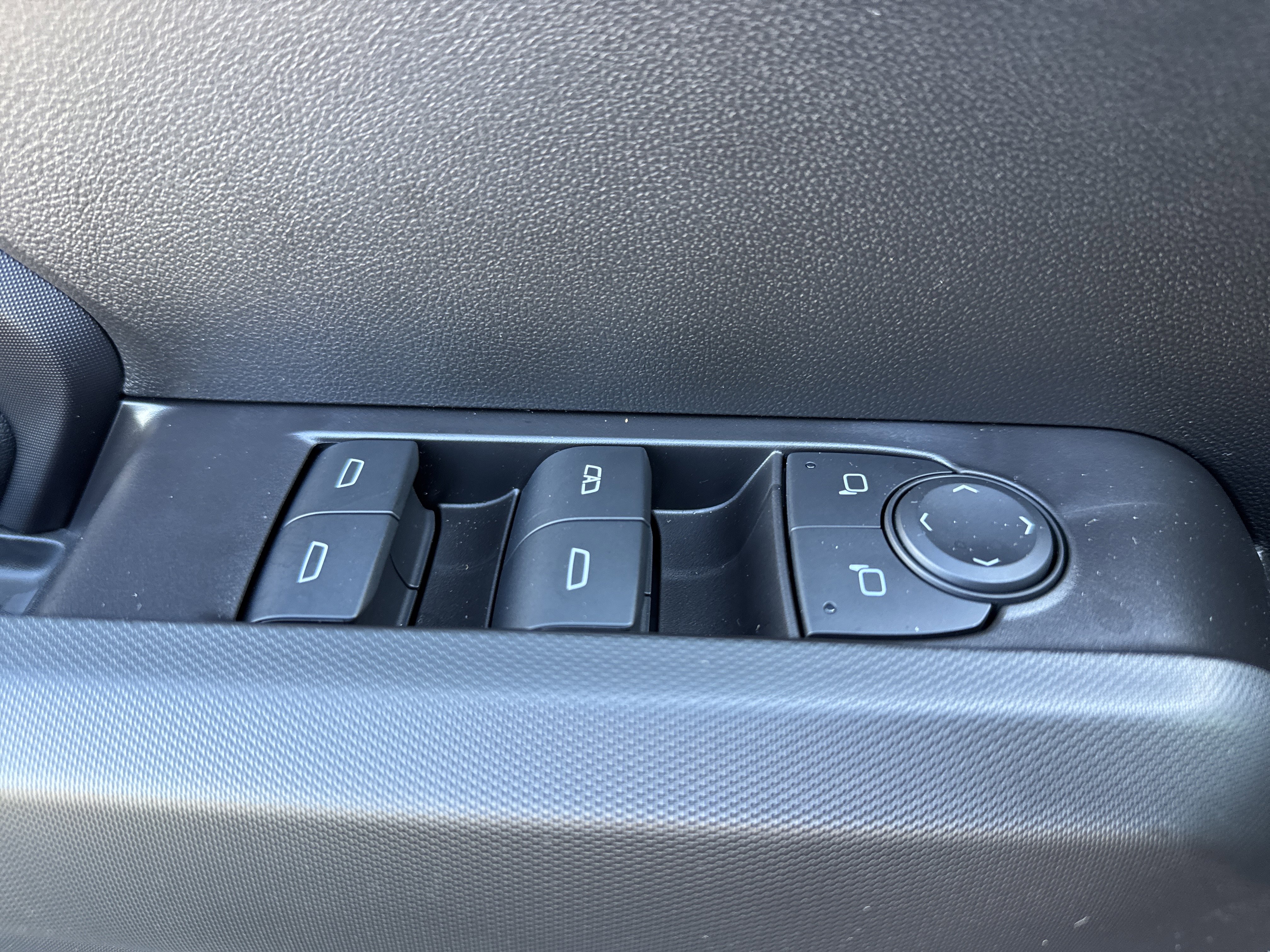 New 2026 GMC Canyon Elevation w/ Convenience Package image 15