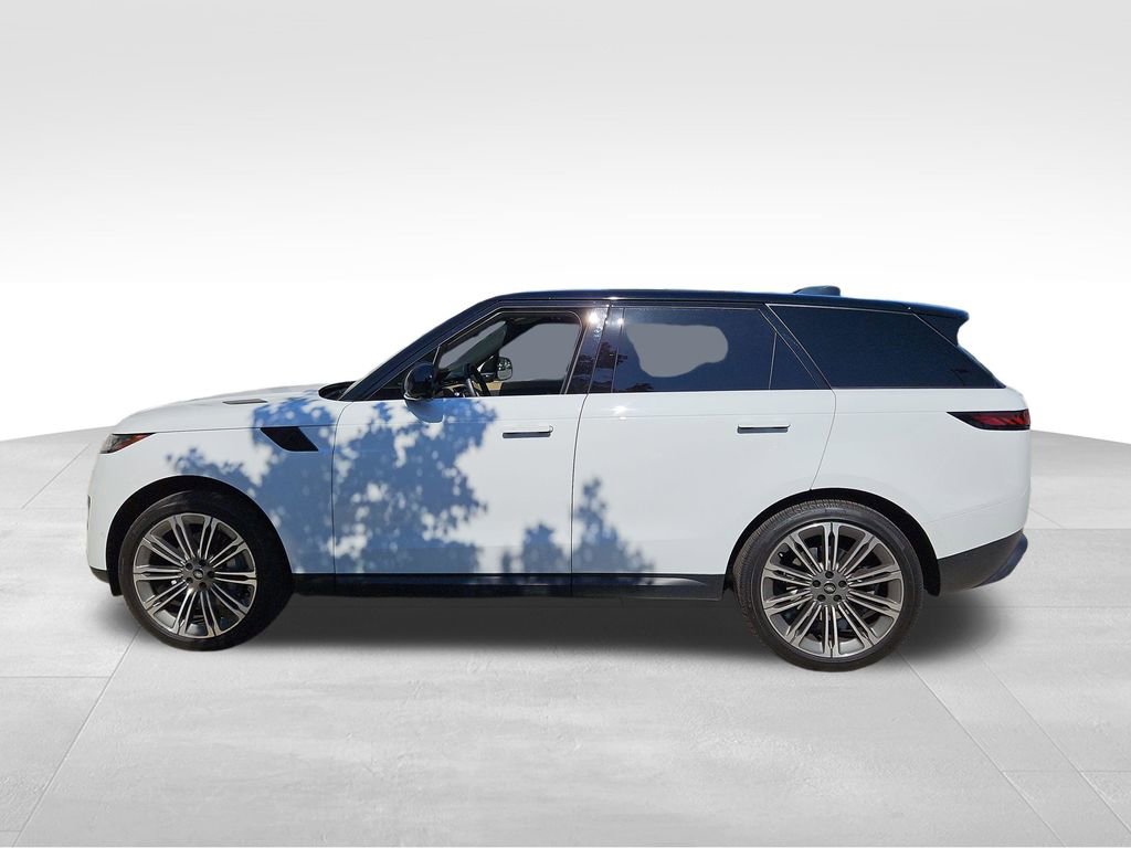 Used 2025 Land Rover Range Rover Sport SE AWD/4WD image 4