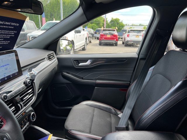 Certified 2025 Ford Escape ST-Line Select AWD/4WD image 21