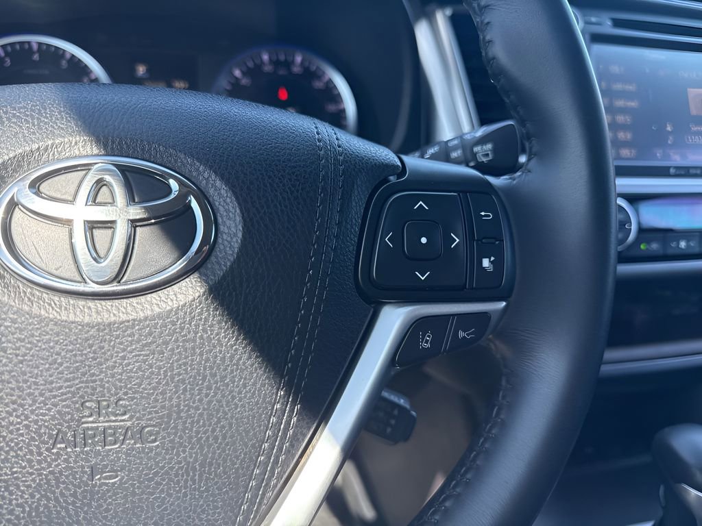 Used 2019 Toyota Highlander XLE FWD image 17