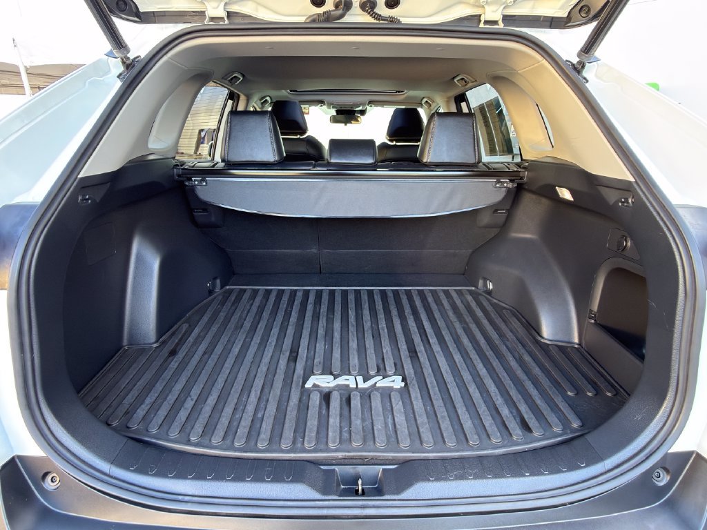 Used 2022 Toyota RAV4 XLE Premium AWD/4WD image 13