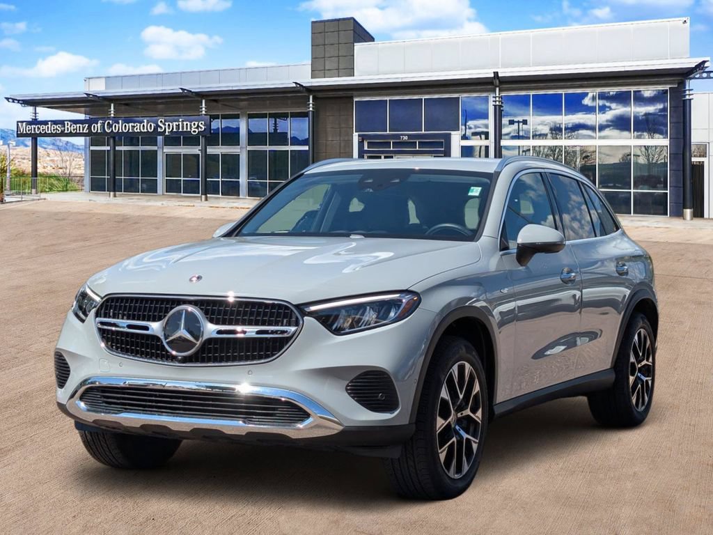Used 2025 Mercedes-Benz GLC 350e 4MATIC image 3