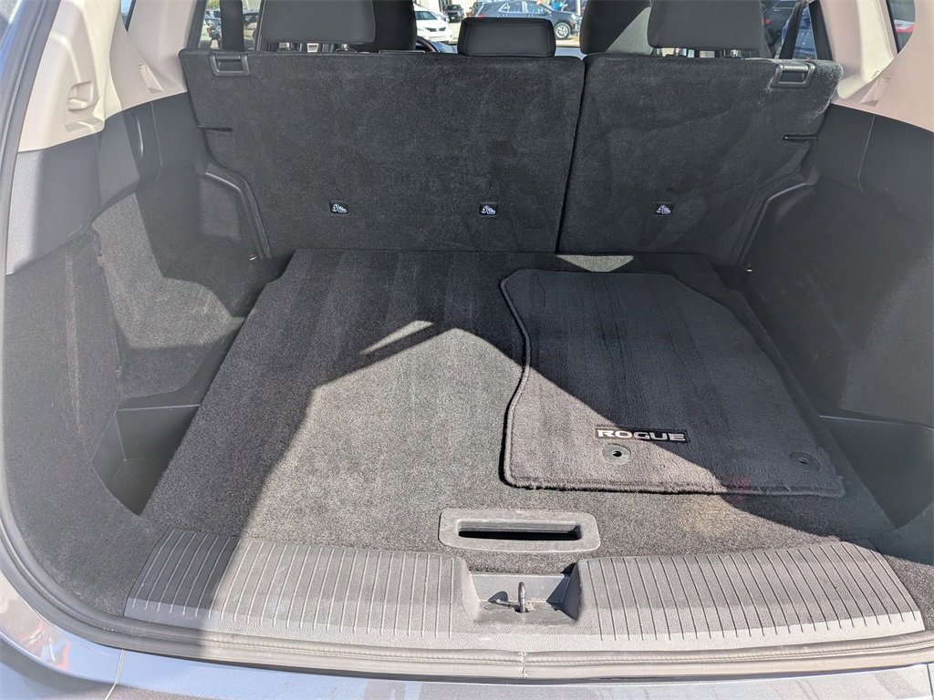 Used 2024 Nissan Rogue SV image 30