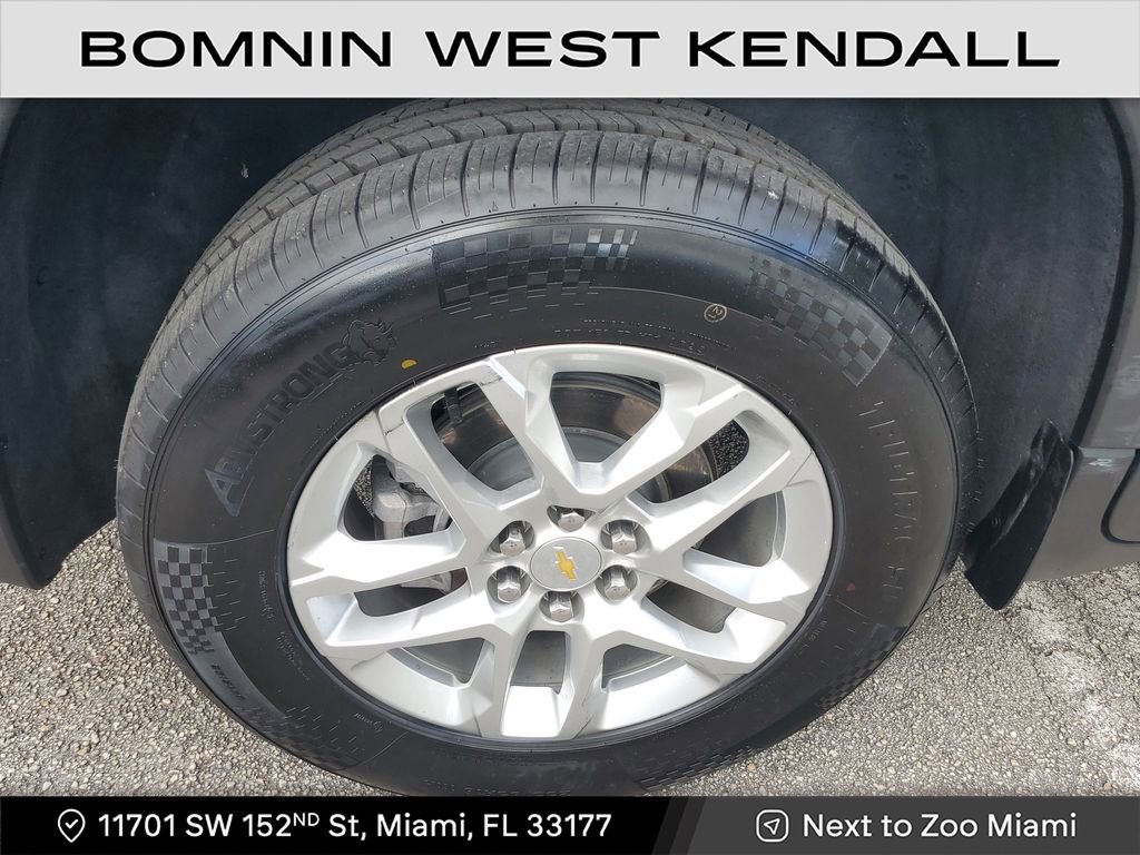 Used 2023 Chevrolet Traverse LS image 9