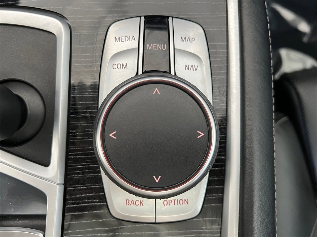 Used 2022 BMW 740i image 40