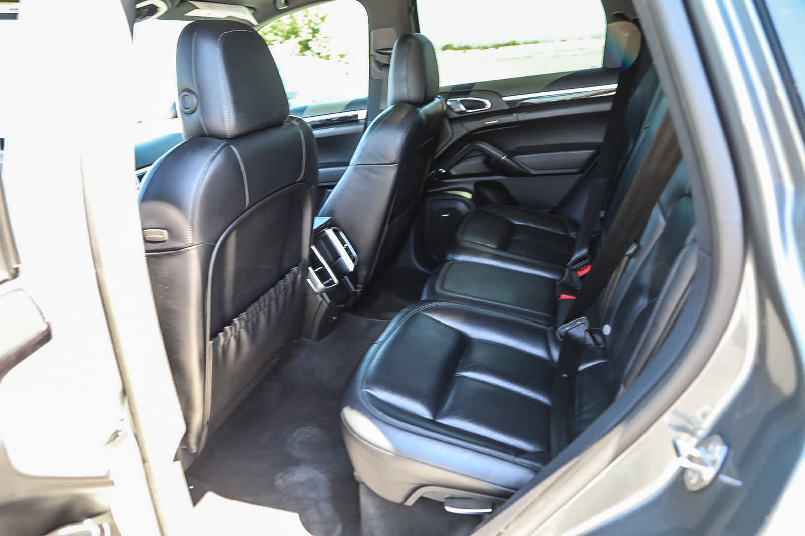 Used 2018 Porsche Cayenne S AWD/4WD image 18