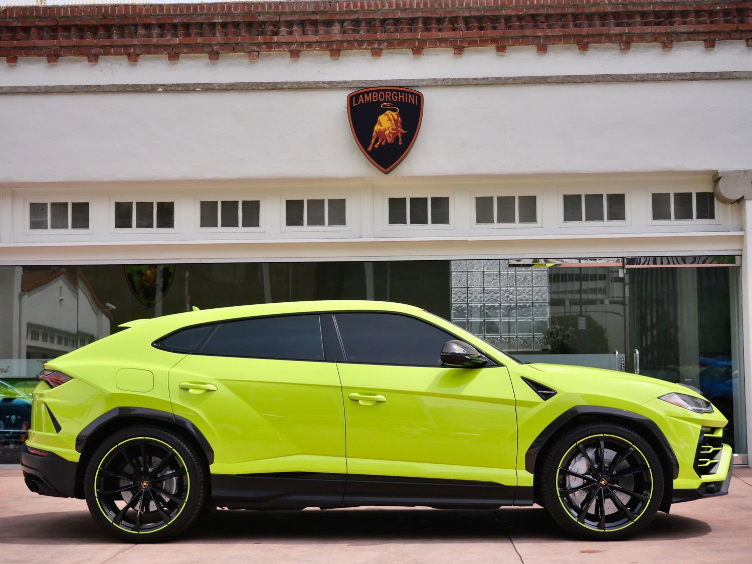 Used 2022 Lamborghini Urus image 2