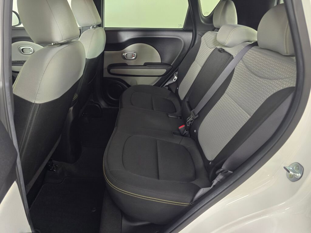 Used 2015 Kia Soul + image 37