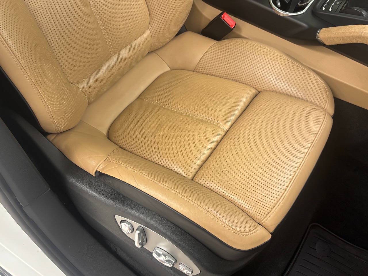 Used 2014 Porsche Cayenne Platinum Edition AWD/4WD image 42