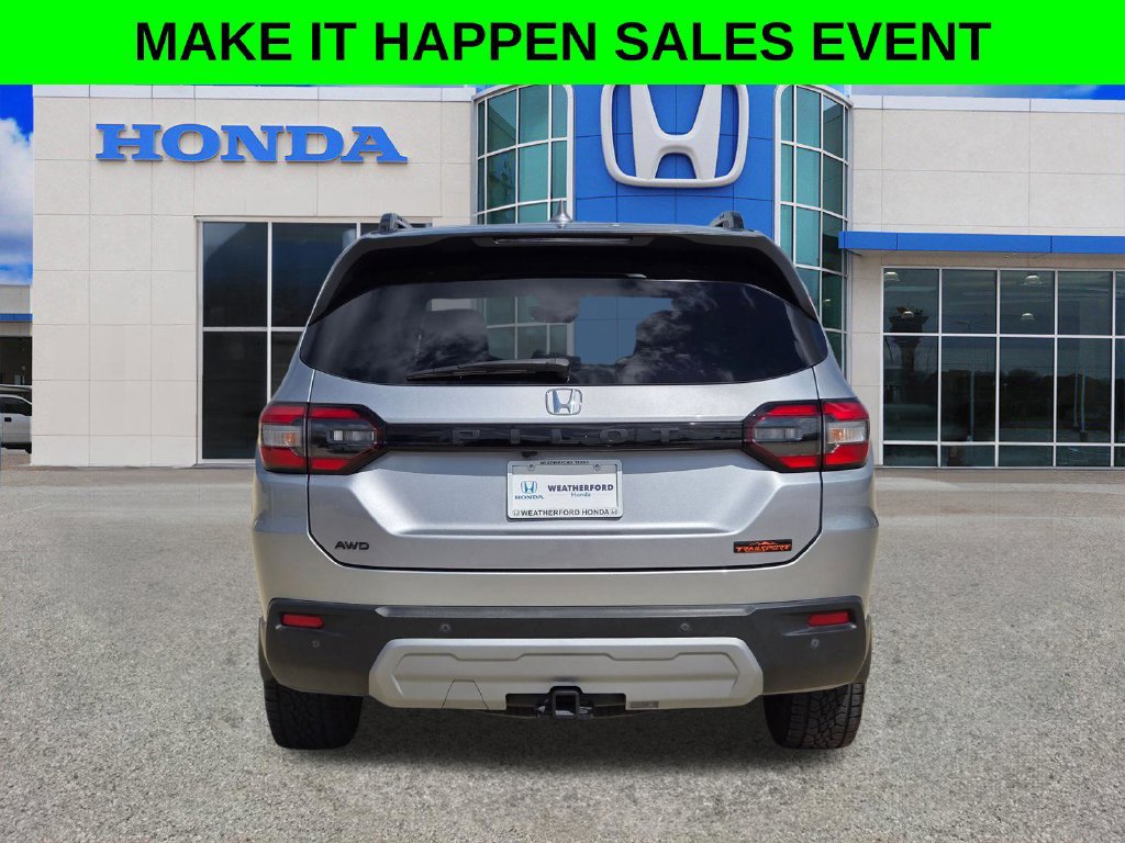 Used 2025 Honda Pilot TrailSport image 4