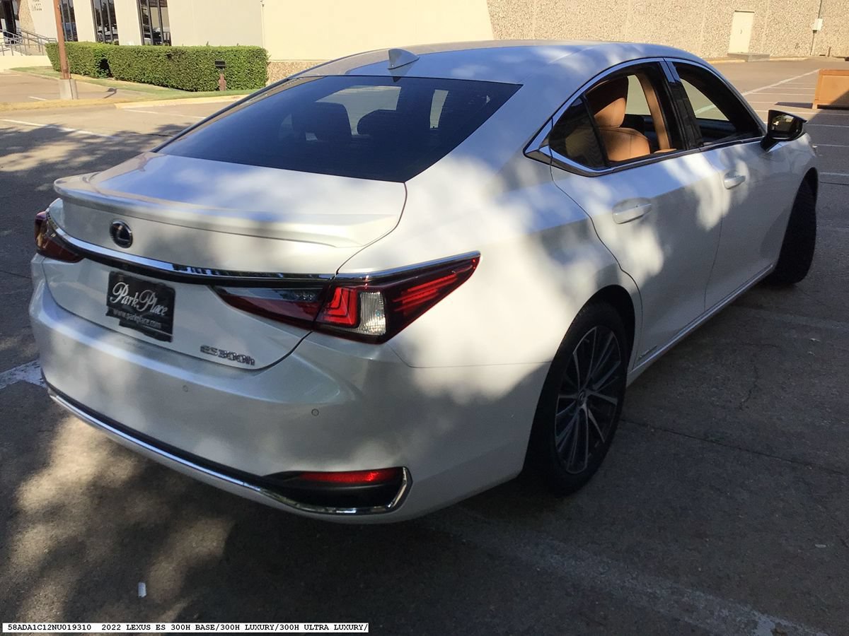 Used 2022 Lexus ES 300h w/ Premium Package FWD image 5