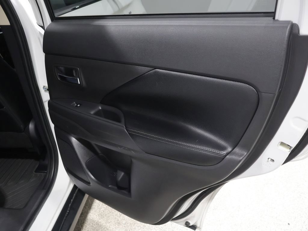 Used 2018 Mitsubishi Outlander GT AWD/4WD image 25