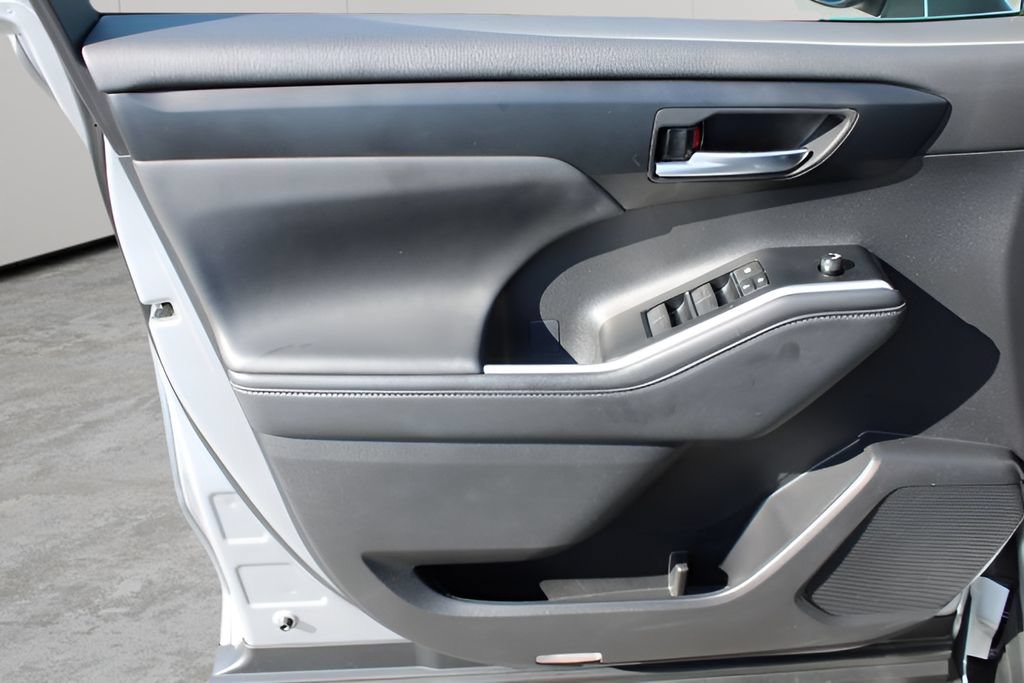 Certified 2025 Toyota Highlander XLE AWD/4WD image 20