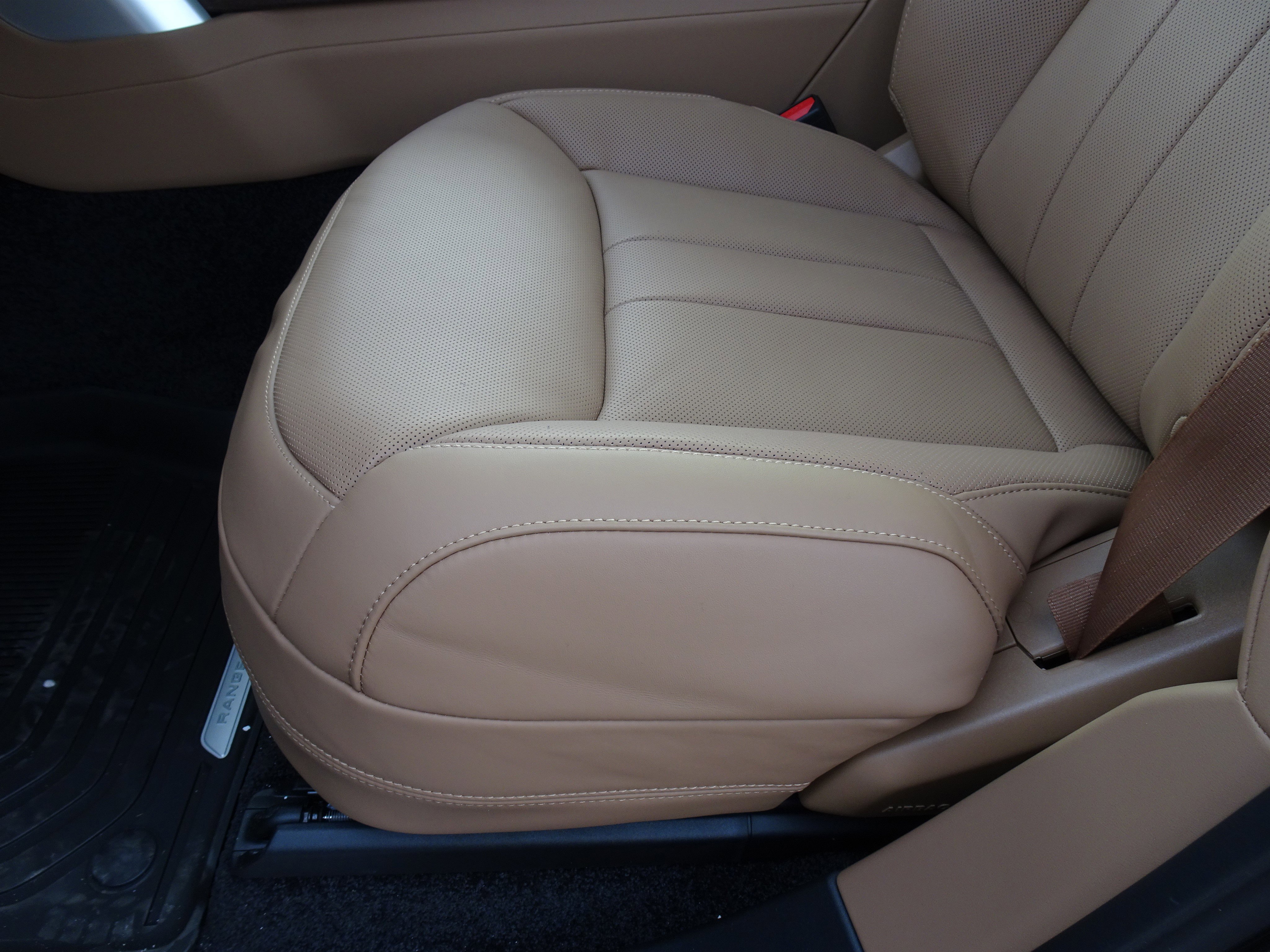 New 2026 Land Rover Range Rover Long Wheelbase SE image 14