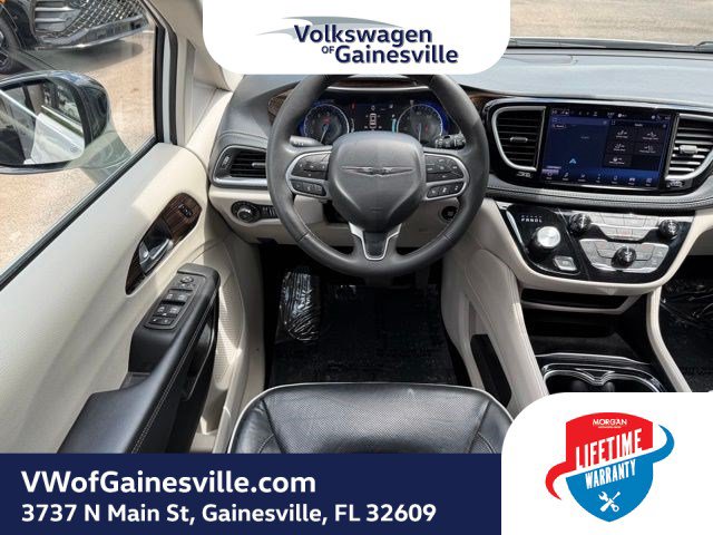 Used 2024 Chrysler Pacifica Limited FWD image 15