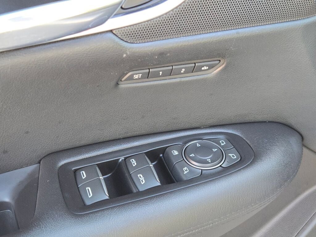 Used 2018 Cadillac XT5 Luxury w/ Driver Awareness Package image 23