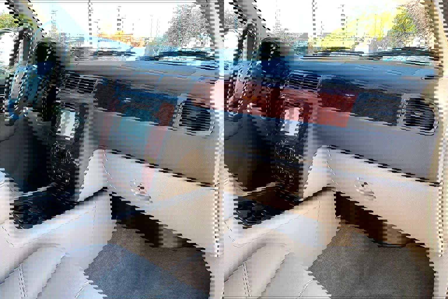 Used 2013 Chevrolet Suburban LT w/ Luxury Package image 23