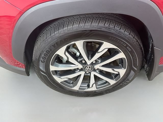 Used 2025 Toyota Corolla Cross XLE w/ Convenience Package FWD image 32