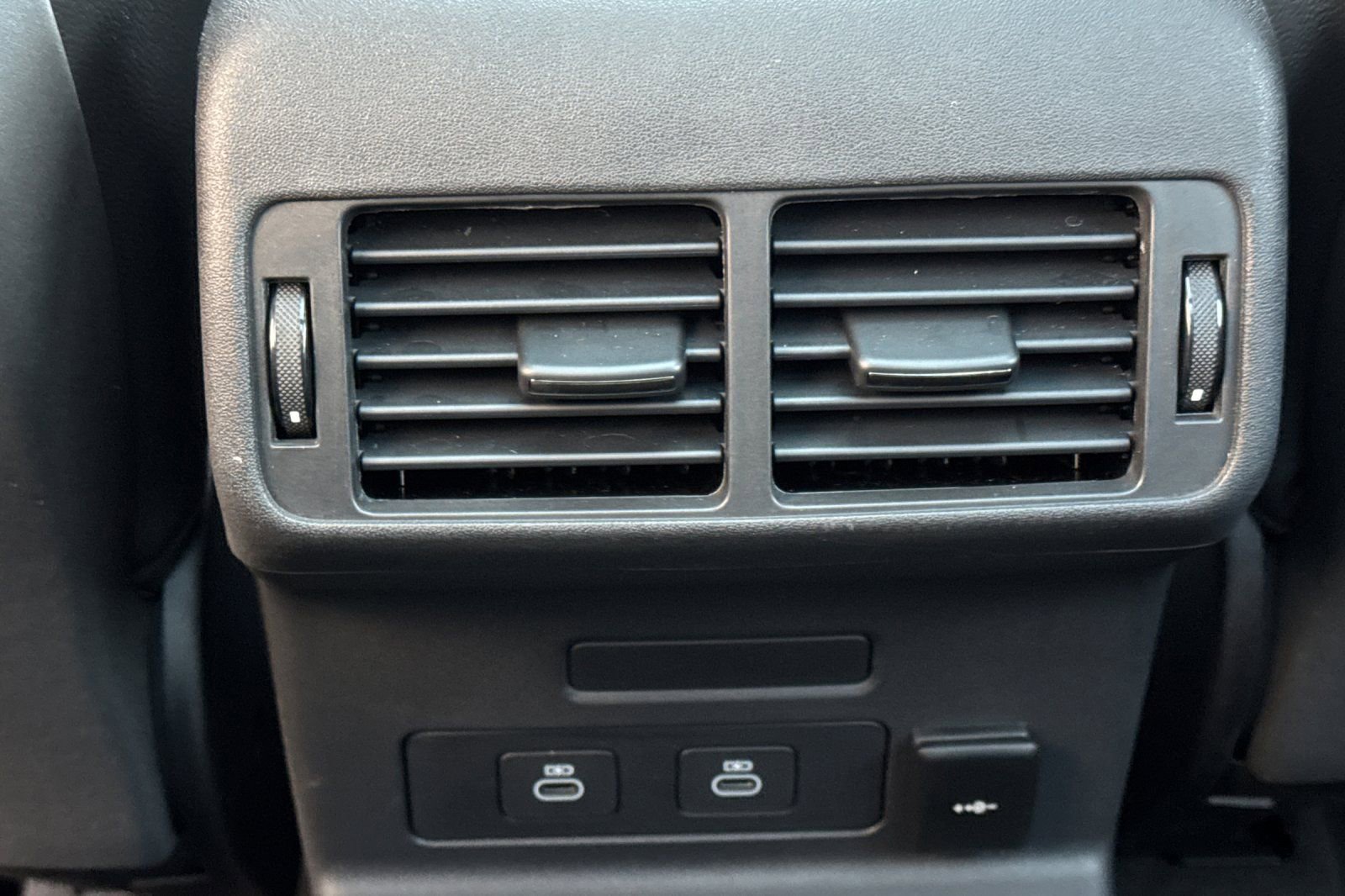 Used 2025 Land Rover Range Rover Velar Dynamic SE image 13