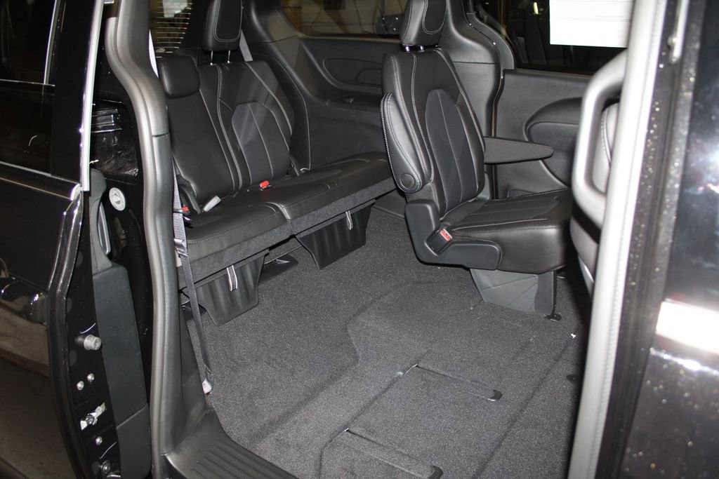 New 2026 Chrysler Voyager LX image 26