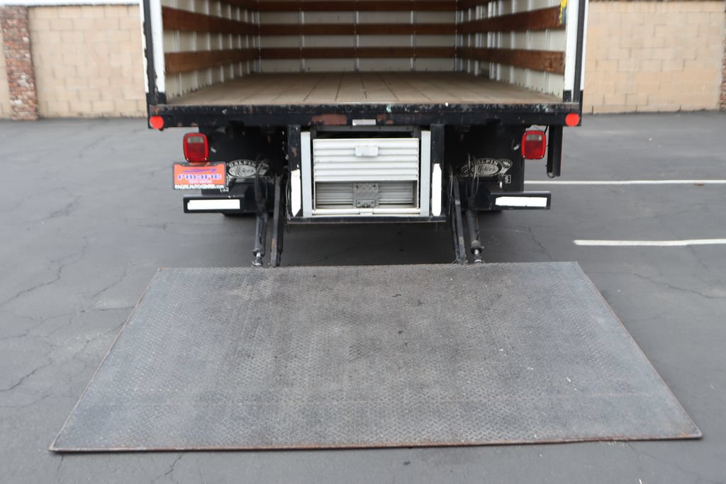 Used 2017 Ford F550 2WD Regular Cab Super Duty image 13