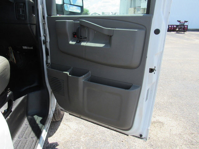 Used 2018 Chevrolet Express 2500 w/ Driver Convenience Package RWD image 12