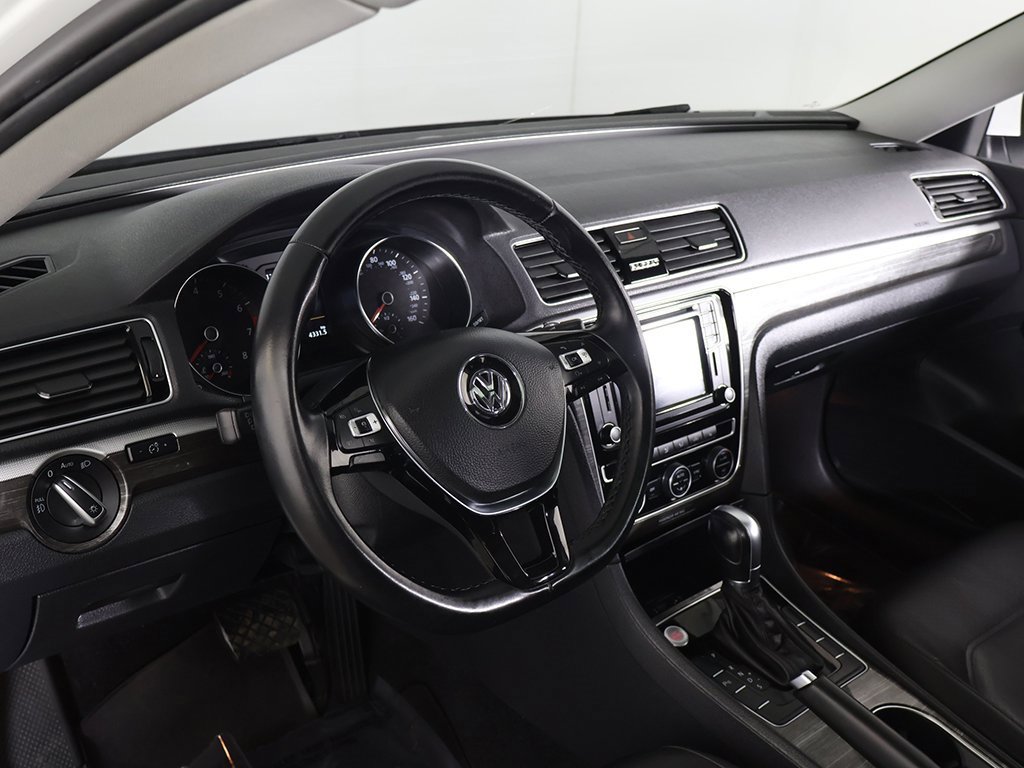 Used 2018 Volkswagen Passat 2.0T SE image 27