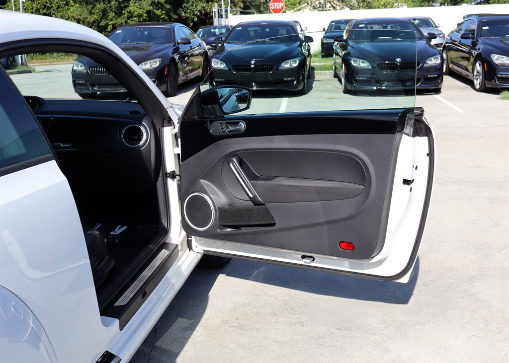 Used 2012 Volkswagen Beetle 2.0T FWD image 31