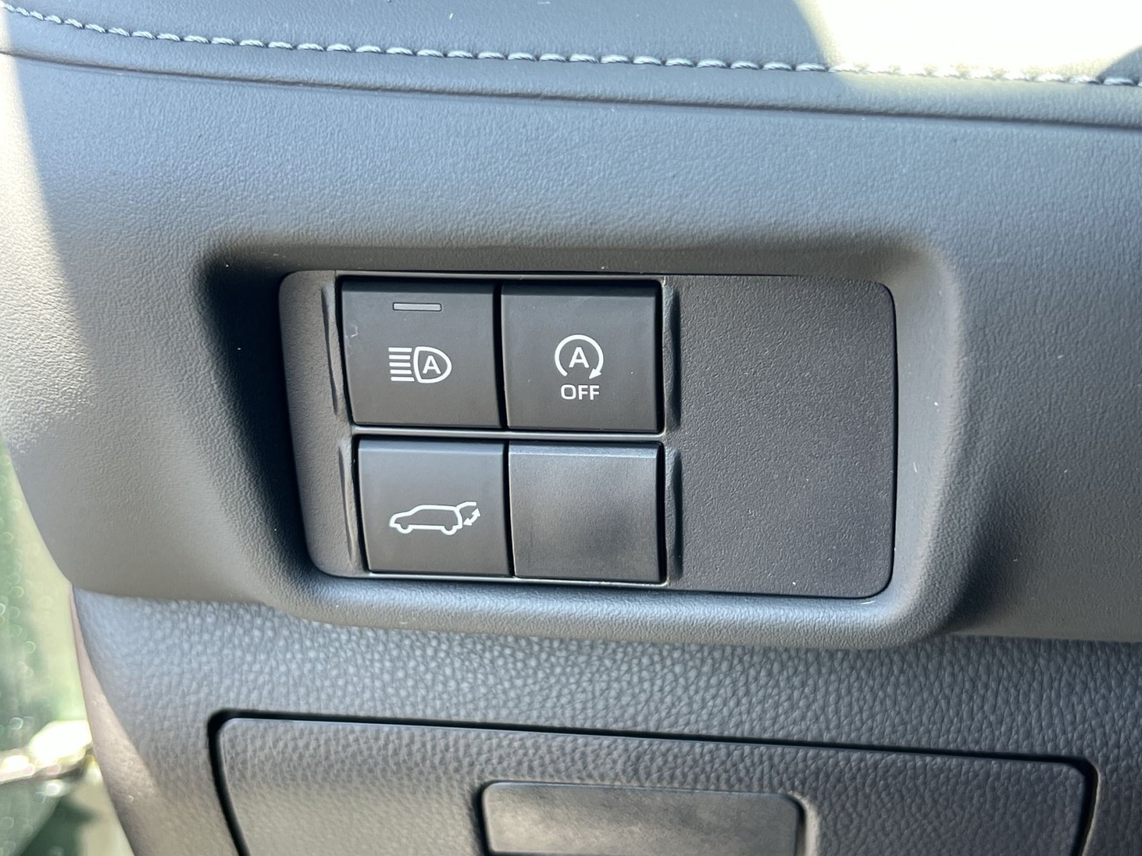 Used 2024 Toyota Highlander XLE AWD/4WD image 34