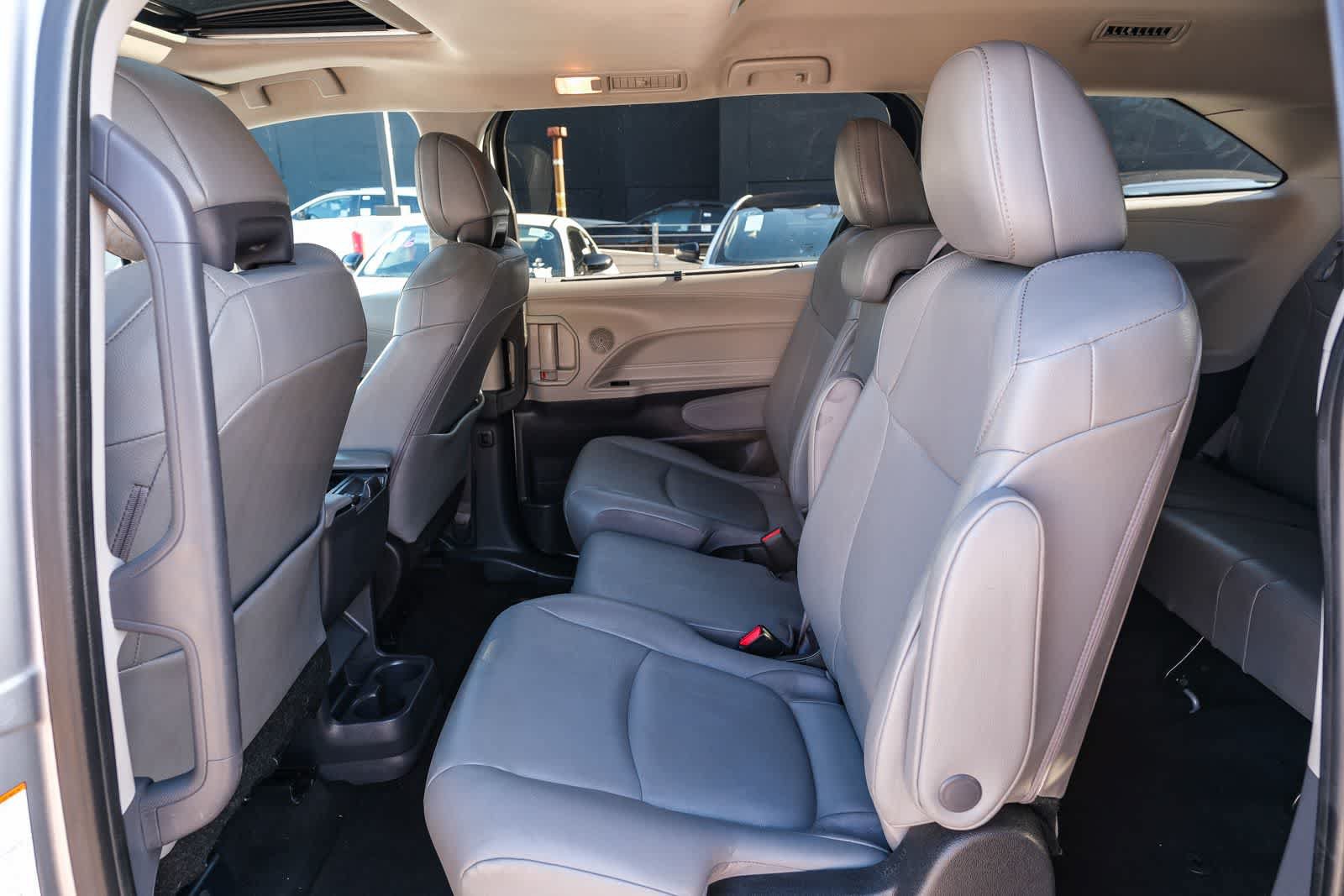 Certified 2024 Toyota Sienna XLE FWD image 19