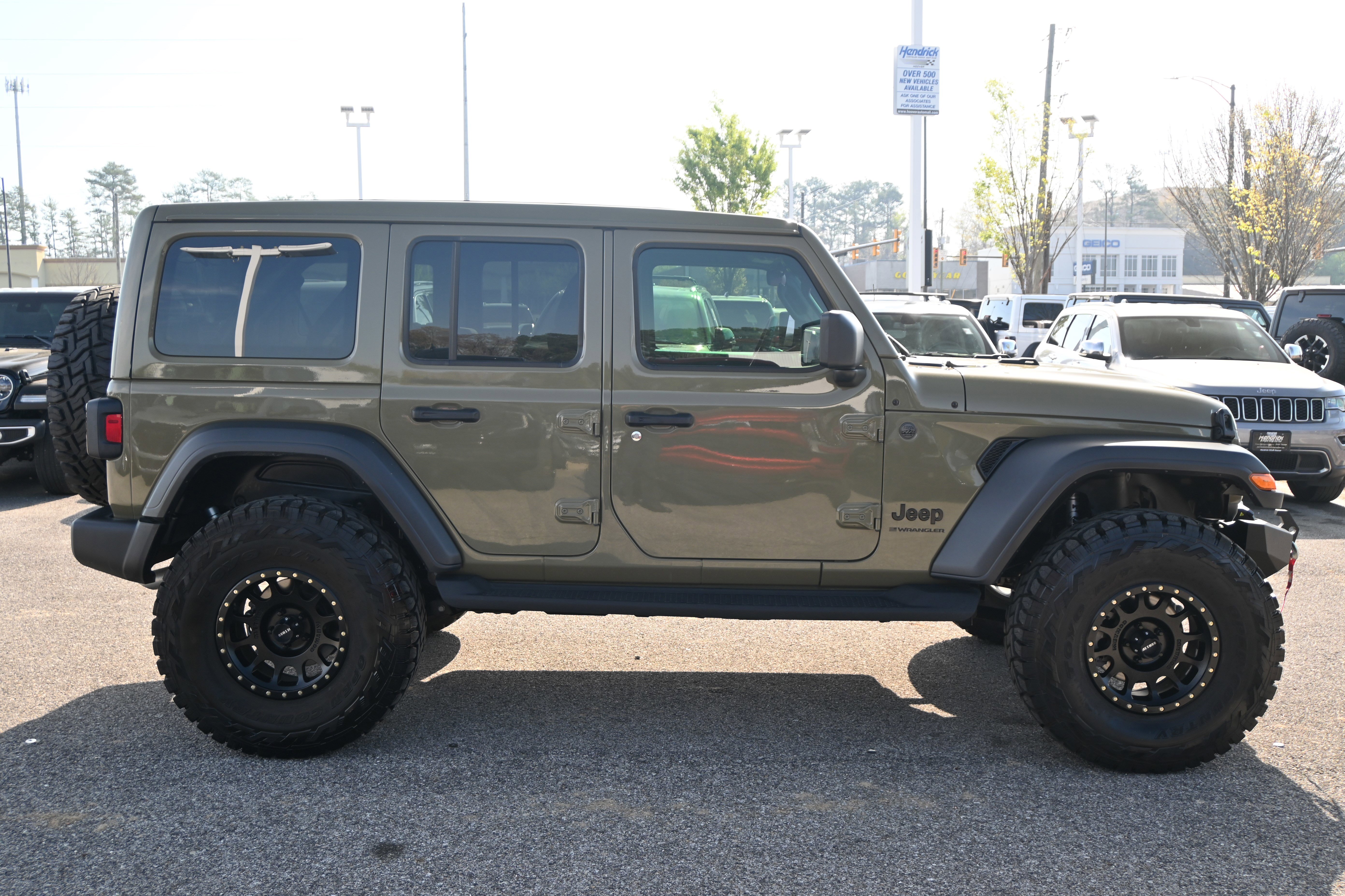 Used 2025 Jeep Wrangler Sport S image 17