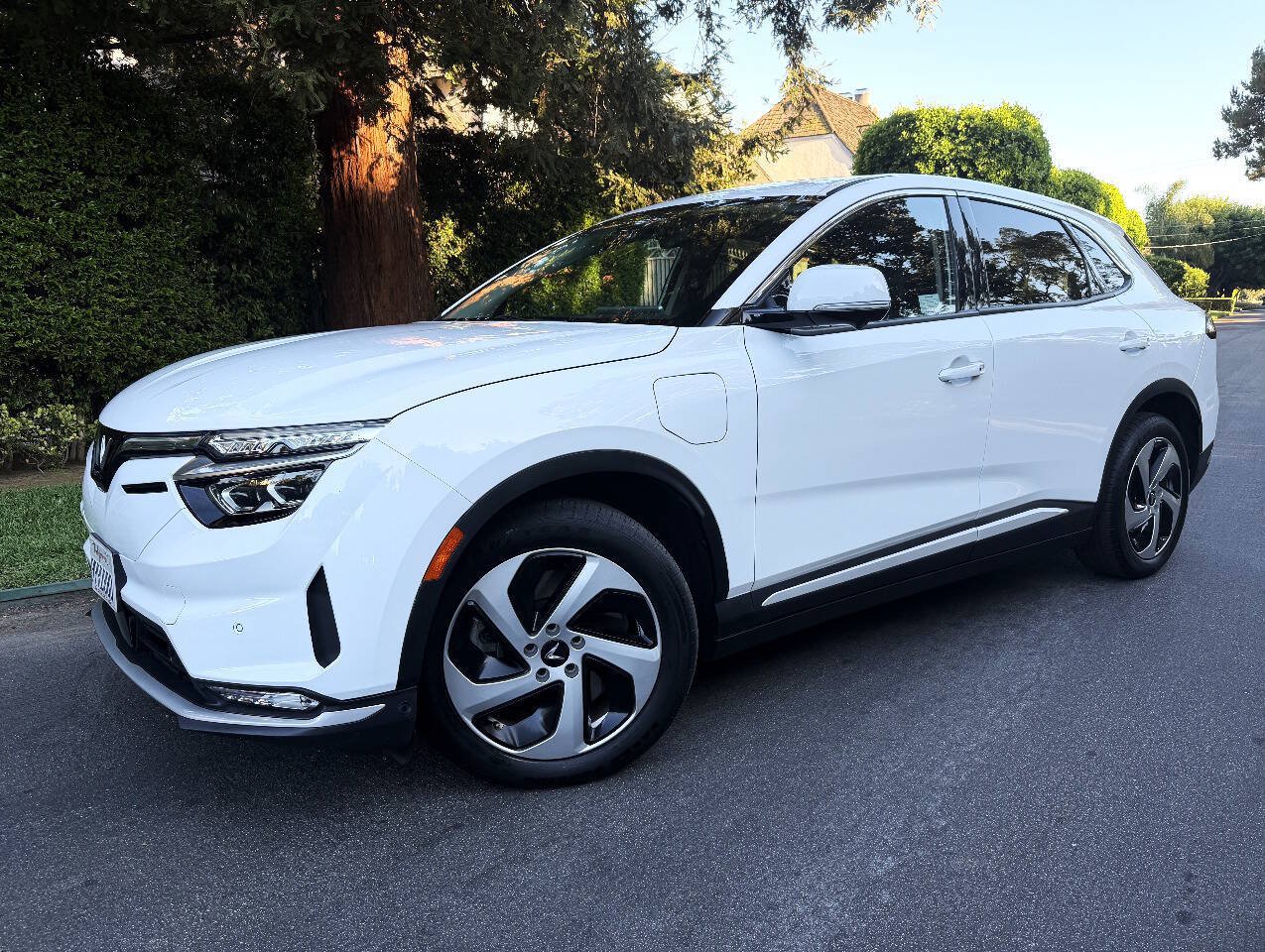 Used 2024 VinFast VF 8 Eco AWD/4WD image 2