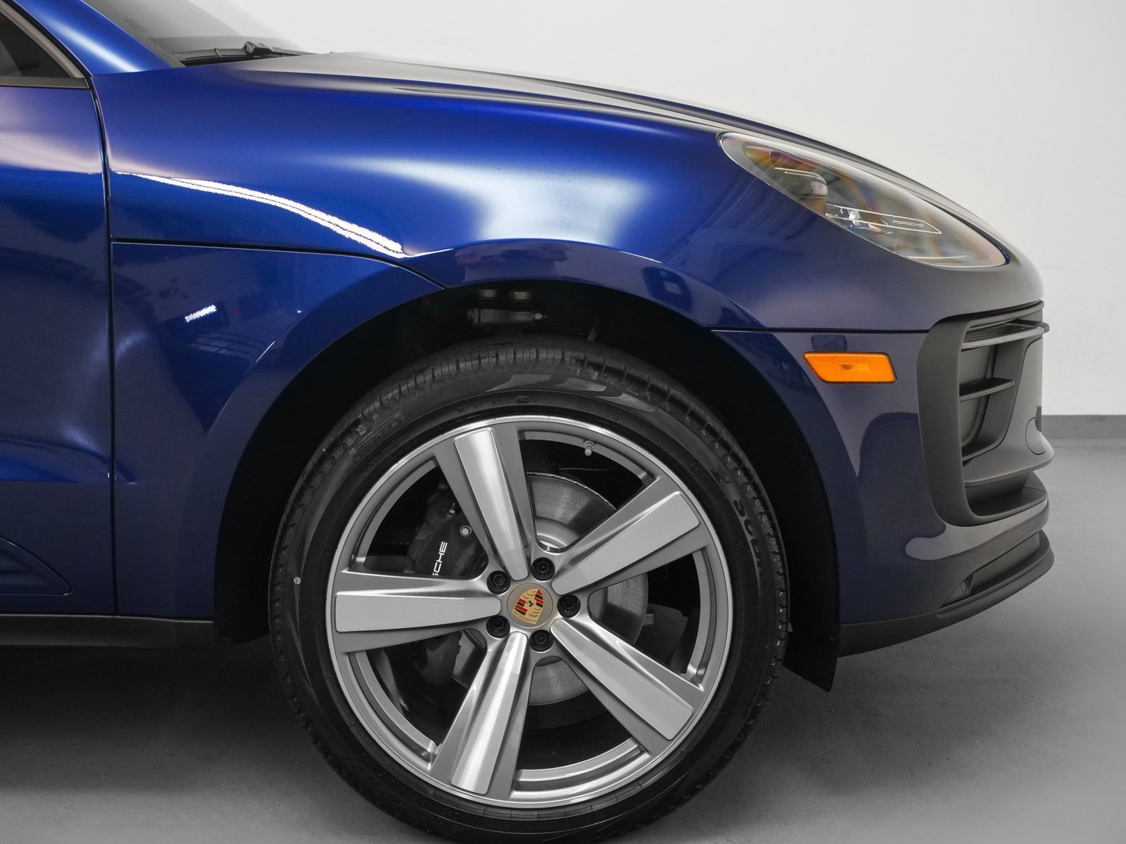 Used 2025 Porsche Macan image 11