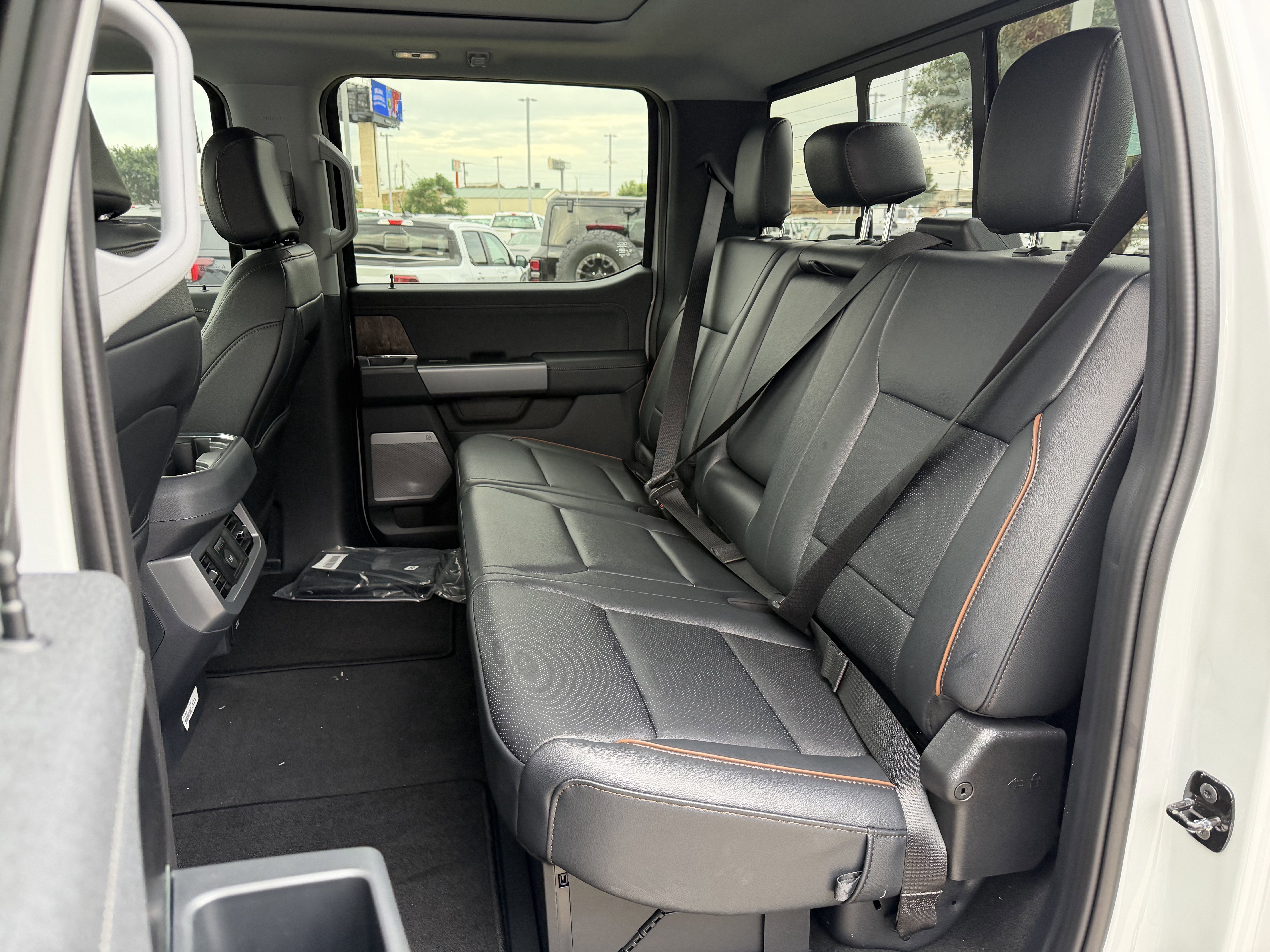 New 2026 Ford F350 Lariat w/ Black Appearance Package AWD/4WD image 25