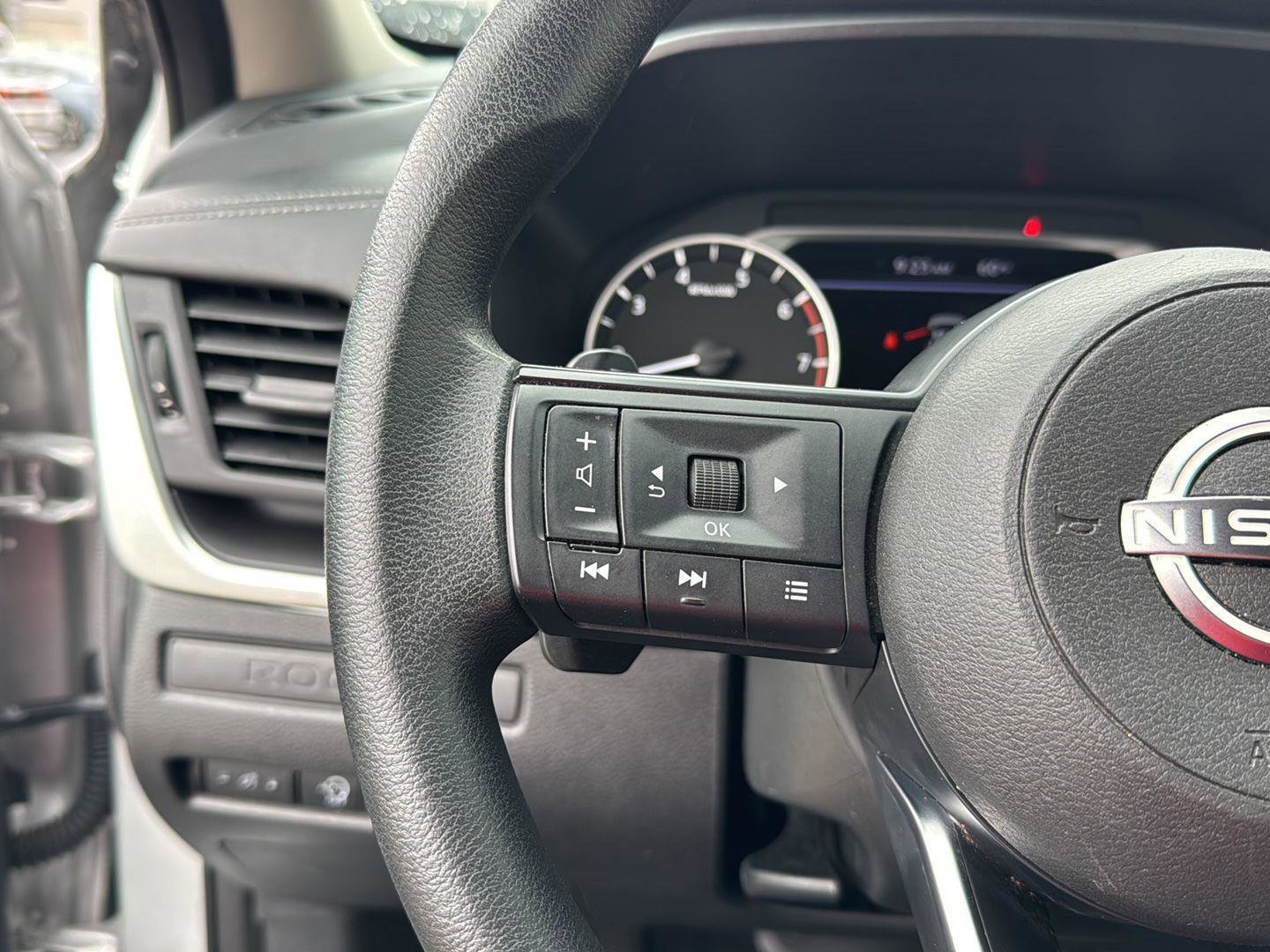 Used 2024 Nissan Rogue S image 18