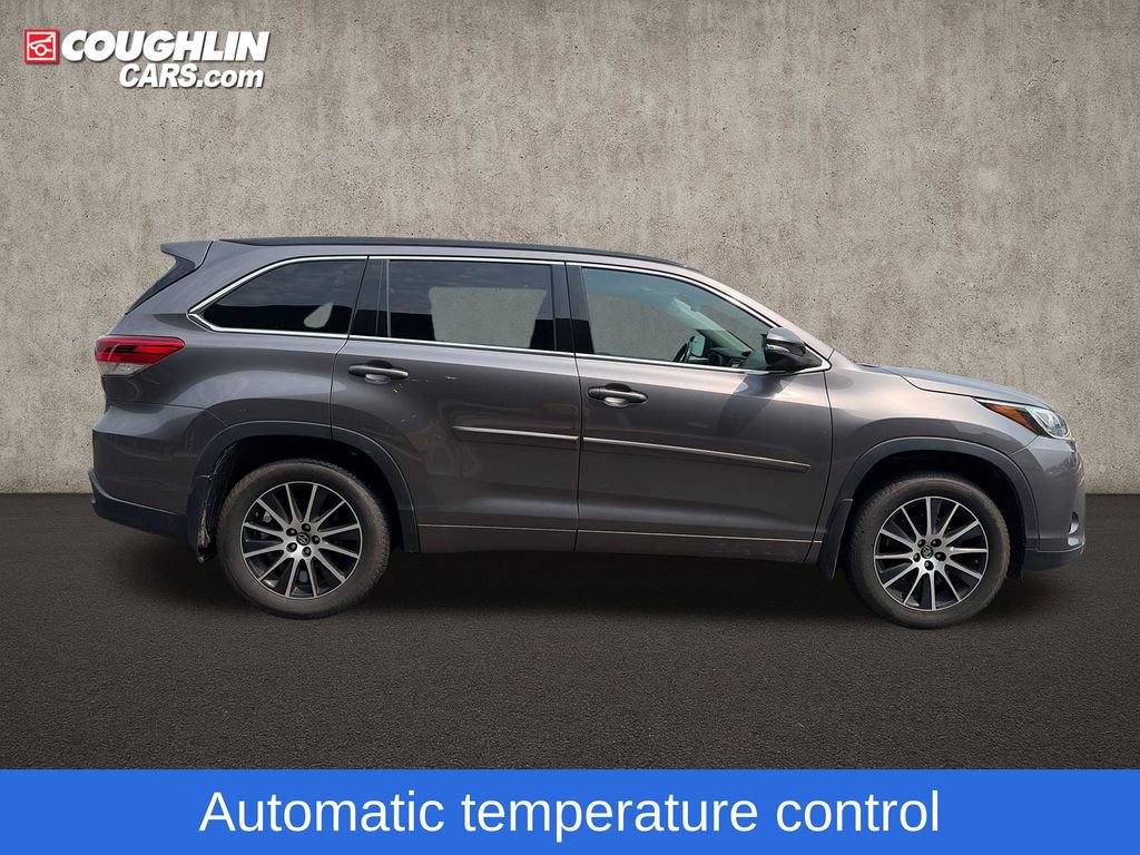Used 2018 Toyota Highlander SE AWD/4WD image 11