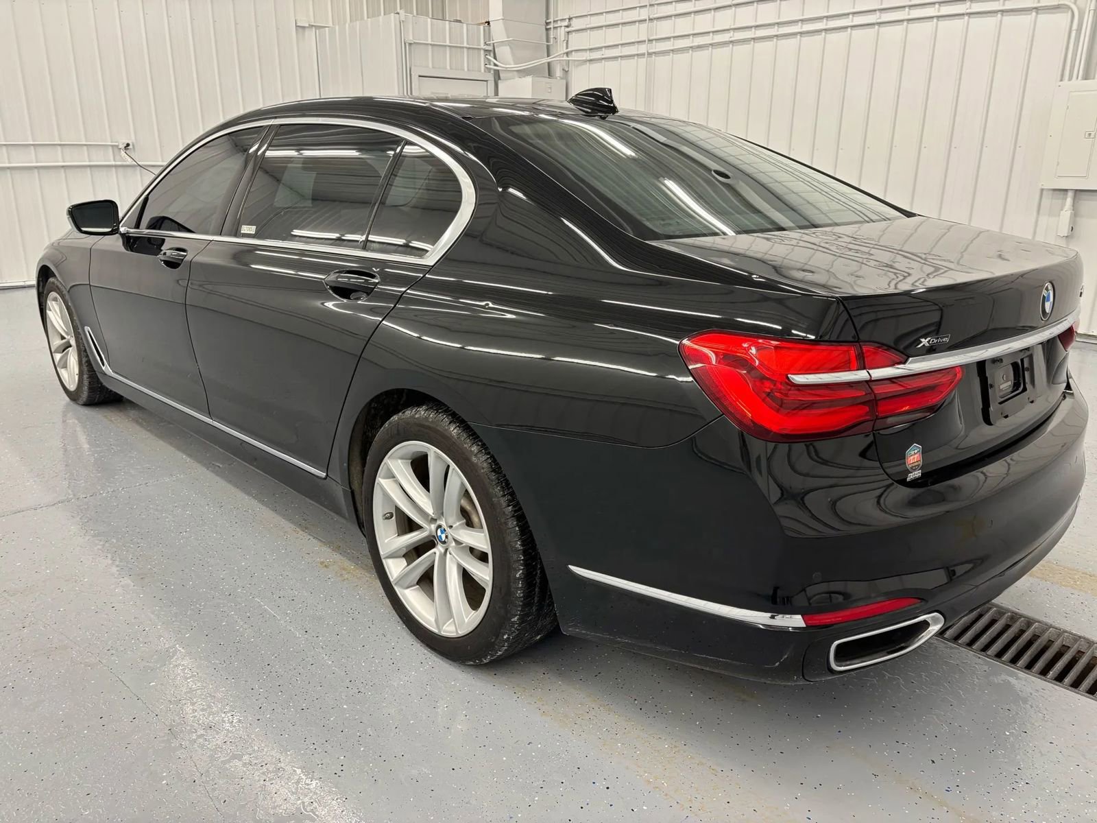 Used 2018 BMW 750i xDrive image 4
