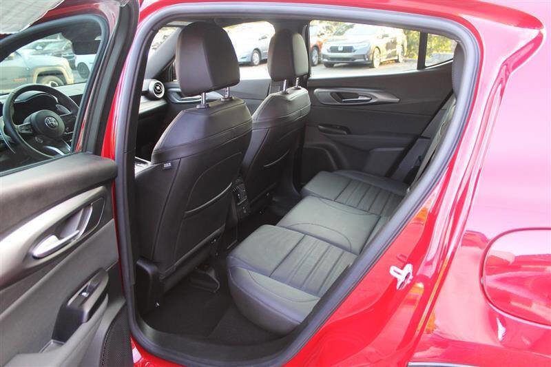 Used 2024 Alfa Romeo Tonale Veloce w/ Premium Interior Package image 25