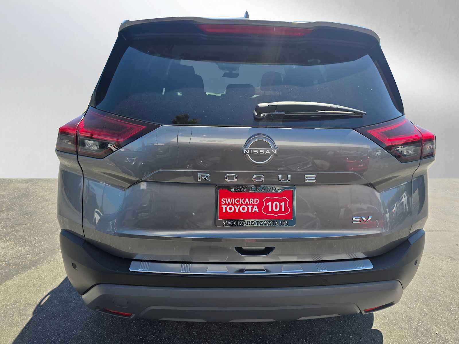 Used 2023 Nissan Rogue SV image 6