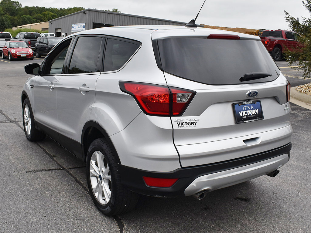 Used 2019 Ford Escape SE FWD image 3