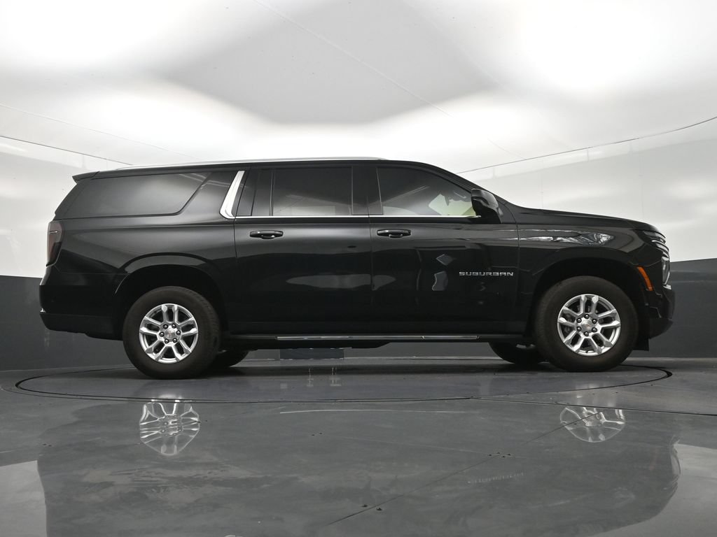 Used 2026 Chevrolet Suburban LS RWD image 28