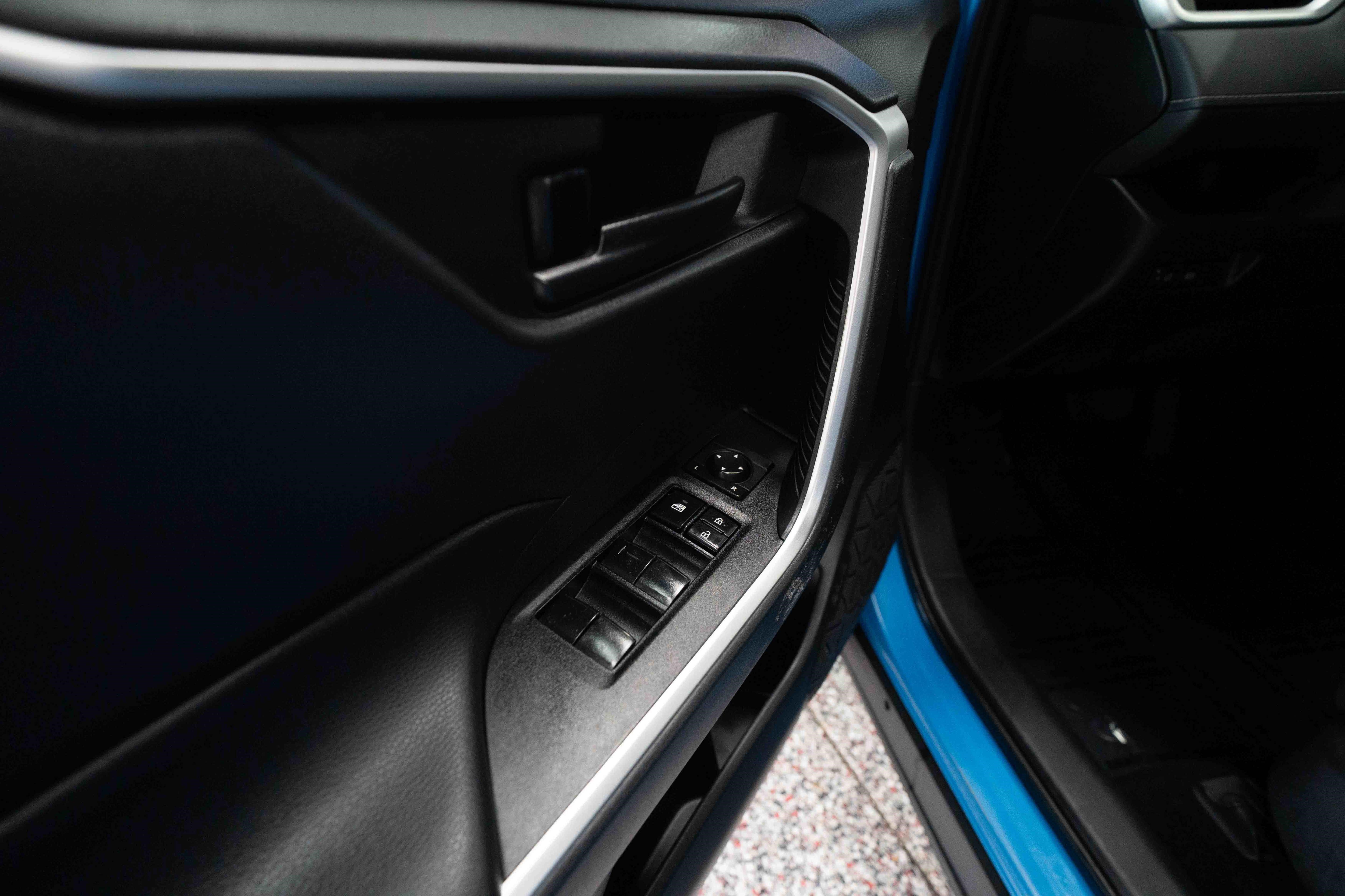 Used 2019 Toyota RAV4 LE w/ Carpet Mat Package AWD/4WD image 7